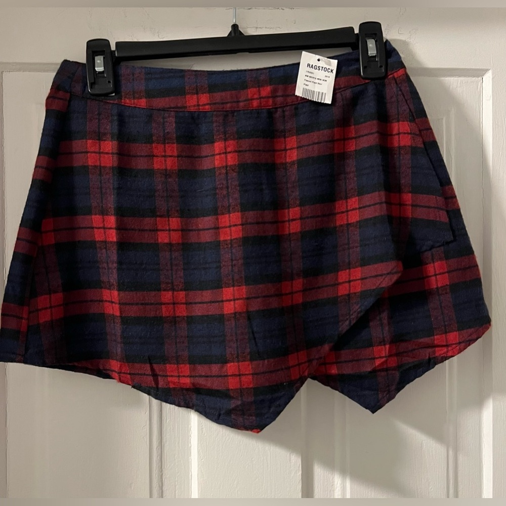 E & M flannel skort